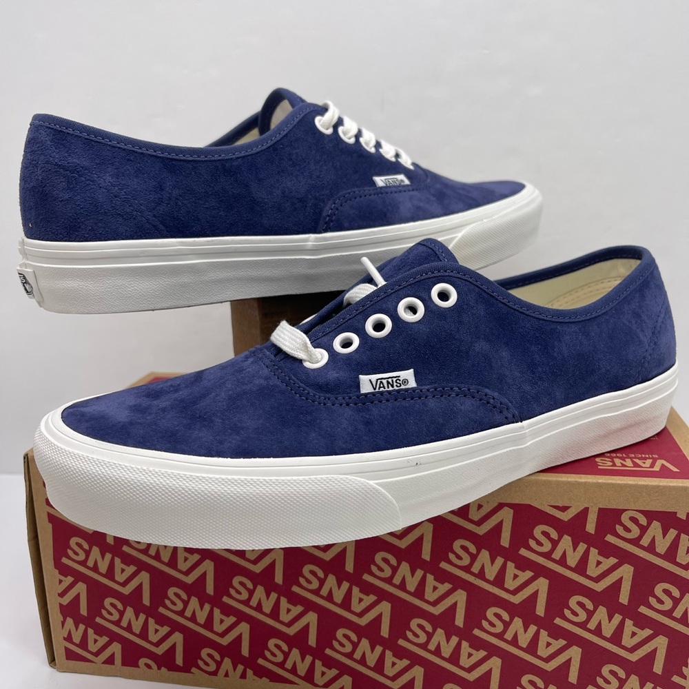 Vans WMNS Authentic
Pig Suede Deep Twilight Sneakers 
VN000D7YEMT - Picture 9 of 16